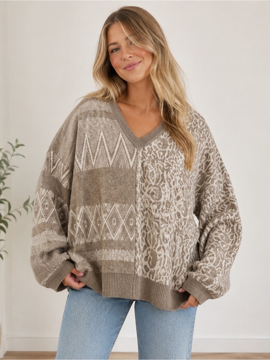 POL Sweaters - POL Women’s Oversized Animal Print Geometric V-Neck Sweater Size Large